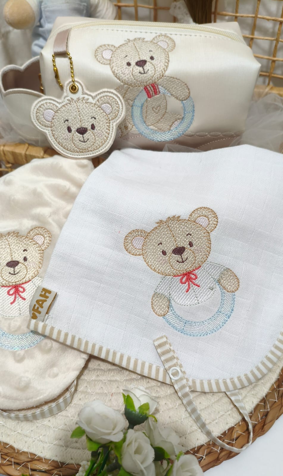 Kit infantil delicado bordado com ursinhos